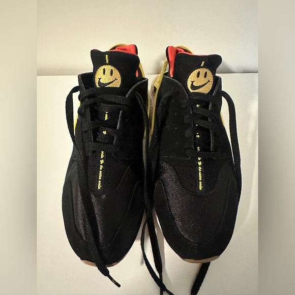 Nike Air Huarache Go The Extra Smile Women’s US 12 Black Yellow DO5873-001 - Picture 3 of 11